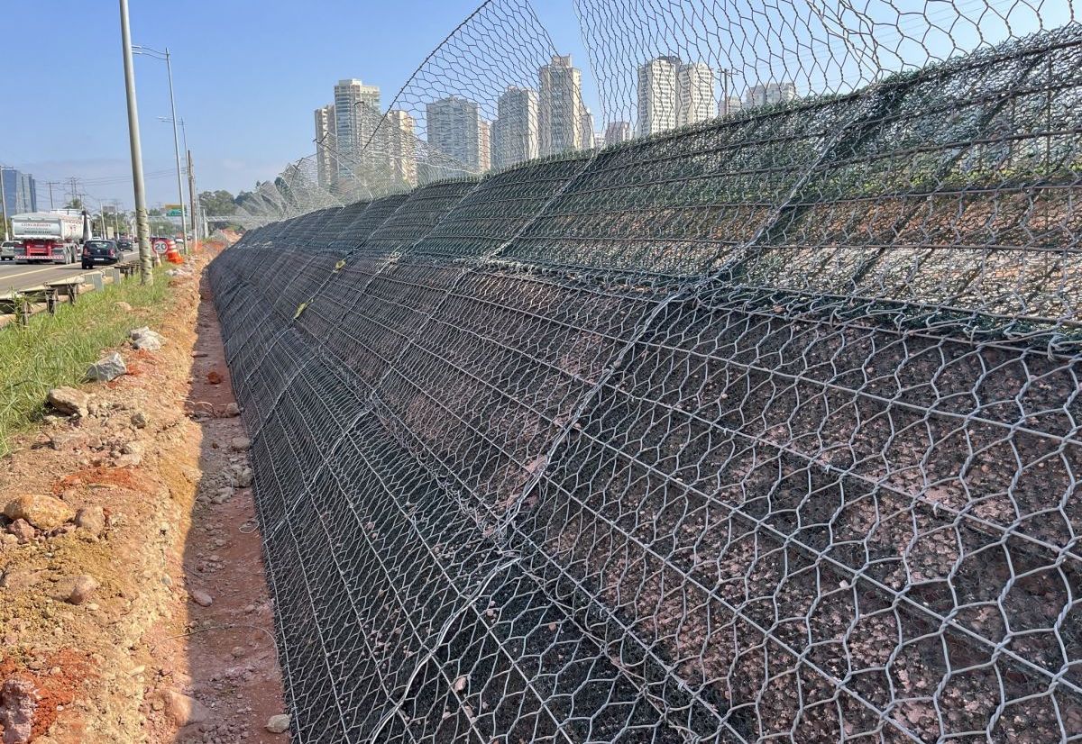 Reinforced Soil Retaining Structure and Slope Reinforcement